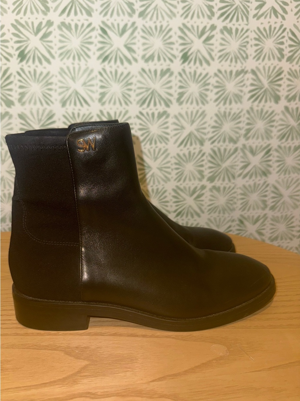 Stuart Weitzman Black Kye City Leather Booties Gold Logo Rounded Toe Size 6.5